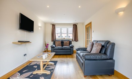 2 Bed in Bridport 2