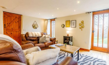 2 Bed in Holsworthy 1