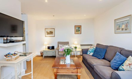 2 Bed in Alum Bay 2