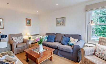 2 Bed in Alum Bay 4