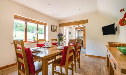 2 Bed in Stratford -upon- Avon 1