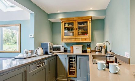 4 Bed in Dorchester 9