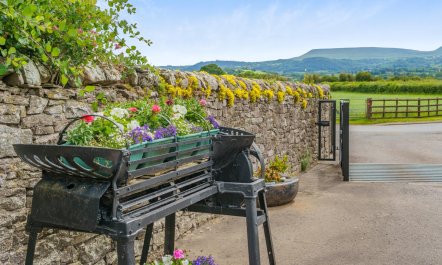 5 Bed in Brecon 1
