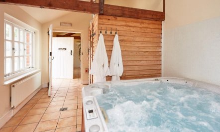 8 Bed in Kington 1