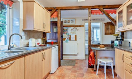 1 Bed in Abergavenny 8