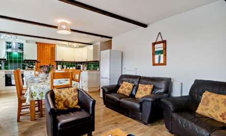 5 Bed in Pembroke 1