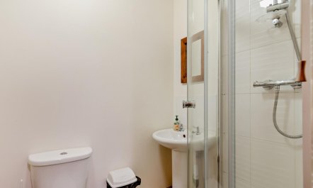 5 Bed in Pembroke 8