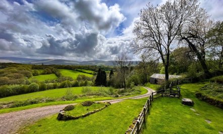 3 Bed in Llangadog 1