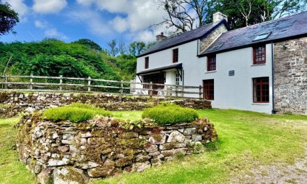 3 Bed in Llangadog