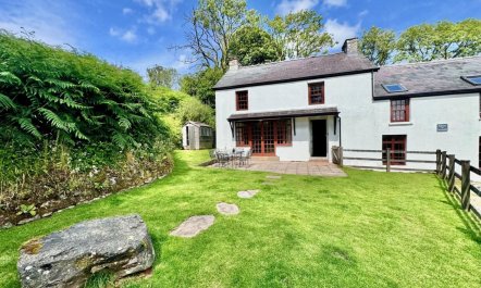 3 Bed in Llangadog 2