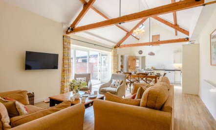 3 Bed in Blandford Forum 1