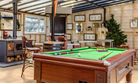 4 Bed in Chesterfield 1