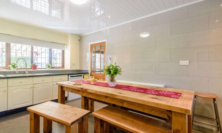 4 Bed in Chesterfield 9