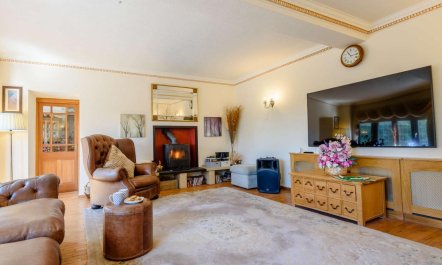 4 Bed in Chesterfield 2