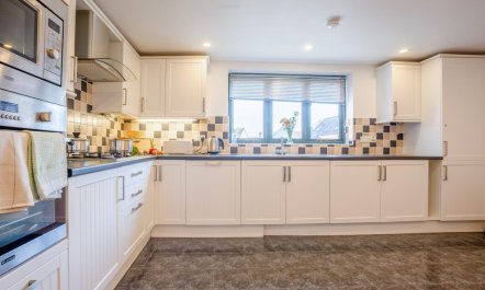 5 Bed in Bridport 4