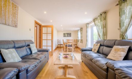 5 Bed in Bridport 2