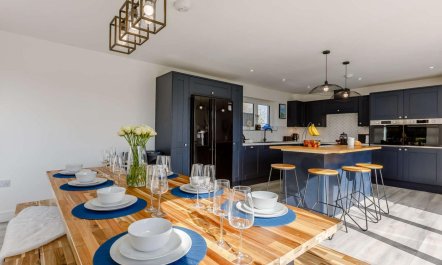 4 Bed in Holsworthy 4