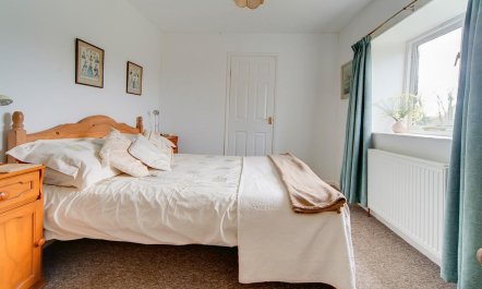 3 Bed in Godshill 2