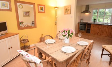 2 Bed in Sherborne 5