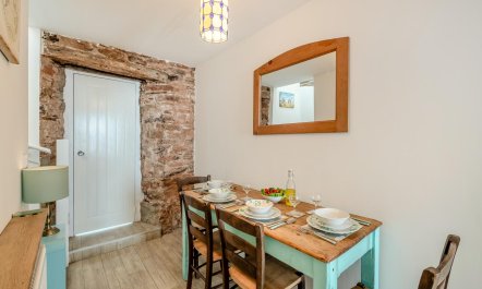 2 Bed in Brixham 1