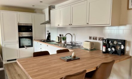 2 Bed in Tenby 1