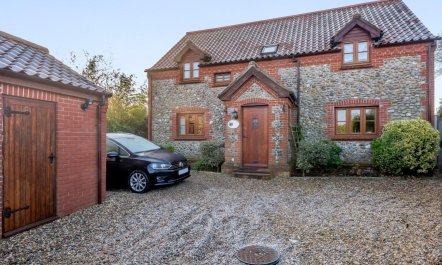 4 Bed in Melton Constable 8