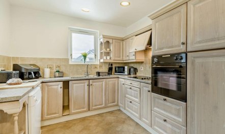 2 Bed in Windermere 9