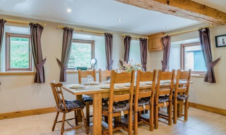 5 Bed in Llanwrtyd Wells 7