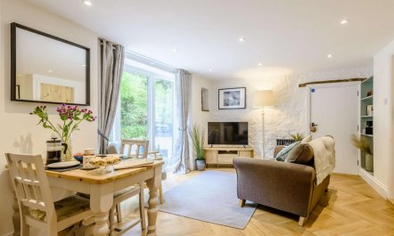 1 Bed in High Peak 6