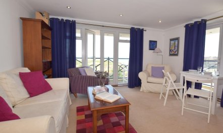 2 Bed in Eastbourne 1