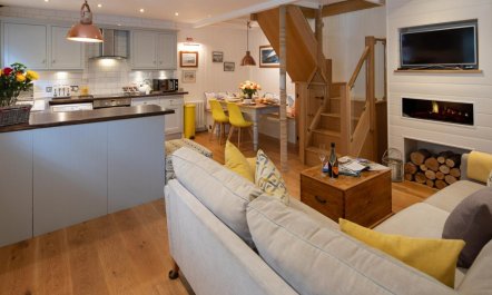 3 Bed in Dartmouth 3