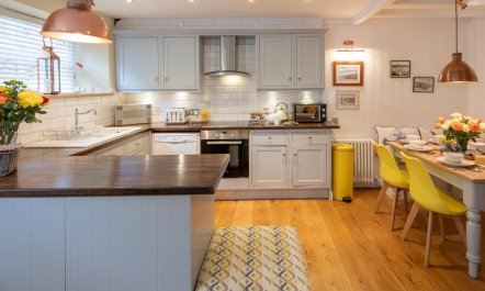3 Bed in Dartmouth 1