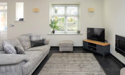 2 Bed in Dyffryn Ardudwy 1