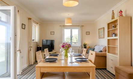 1 Bed in Freshwater 5