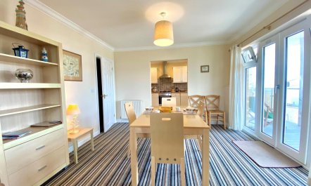 1 Bed in Freshwater 5