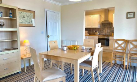 1 Bed in Freshwater 4