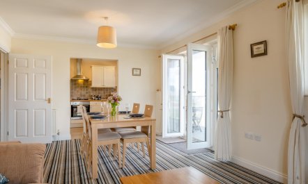 1 Bed in Freshwater 8