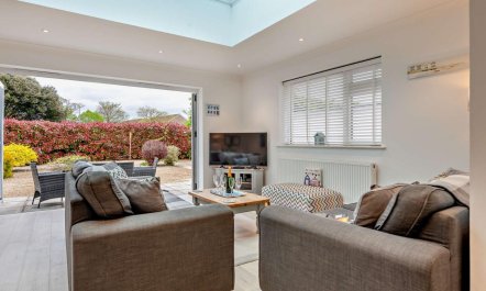 3 Bed in Christchurch 1