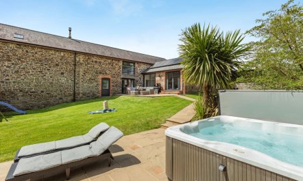 5 Bed in Holsworthy 0