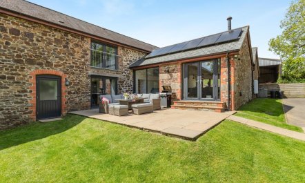 5 Bed in Holsworthy 6