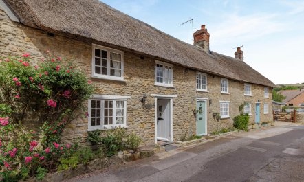 2 Bed in Bridport