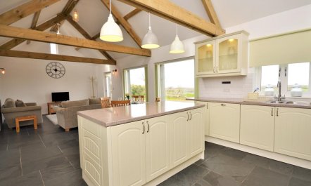 2 Bed in Haverfordwest 1