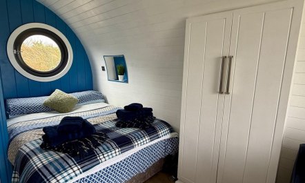 1 Bed in Square and Compass 5