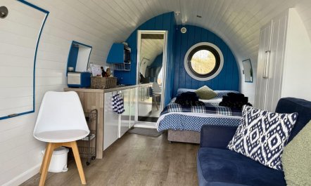 1 Bed in Square and Compass 6