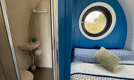 1 Bed in Square and Compass 4