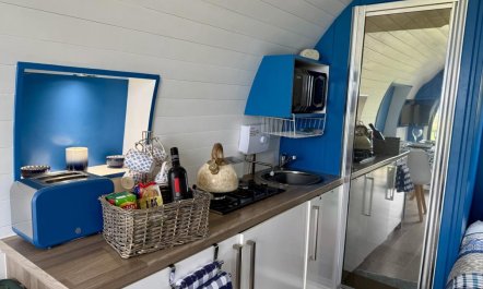 1 Bed in Square and Compass 8