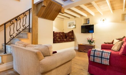4 Bed in High Peak 1