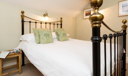 4 Bed in High Peak 8