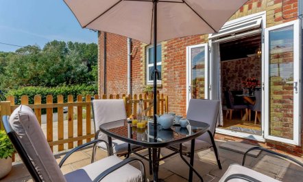 2 Bed in Ventnor 1