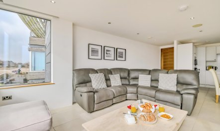 2 Bed in Tenby 3